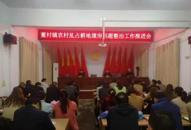 Kaiyun体育网站：出动6台破碎机！长葛一“3层楼”一夜间被“夷为平地”！(图2)