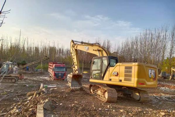 Kaiyun体育网站：出动6台破碎机！长葛一“3层楼”一夜间被“夷为平地”！(图3)