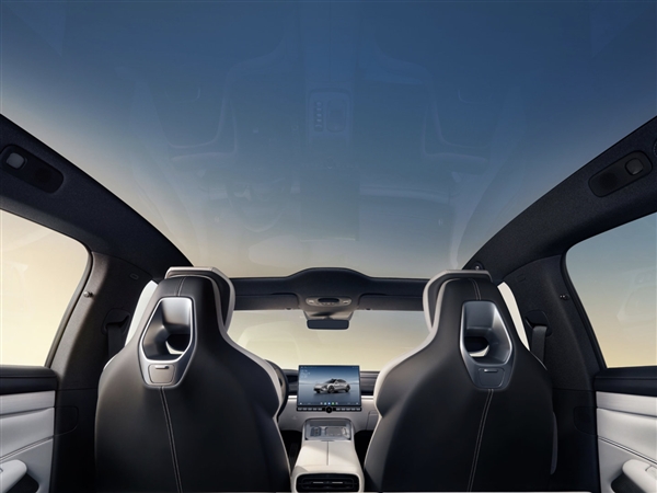 Kaiyun体育网站：小米SU7内饰高清图公布！坚持保留物理按键二排空间超宝马5系(图2)