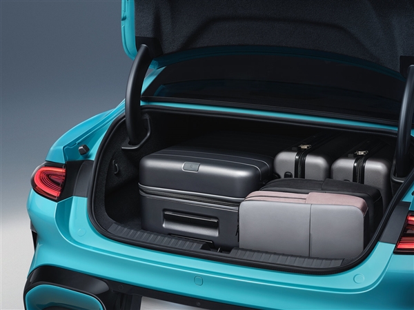 Kaiyun体育网站：小米SU7内饰高清图公布！坚持保留物理按键二排空间超宝马5系(图8)