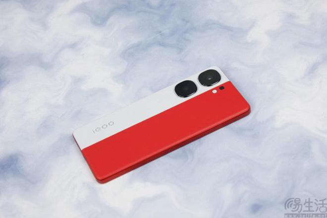 iQOOZ9Turbo+评测：顶级SoC加持亲民性能神机(图1)