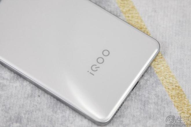 iQOOZ9Turbo+评测：顶级SoC加持亲民性能神机(图3)