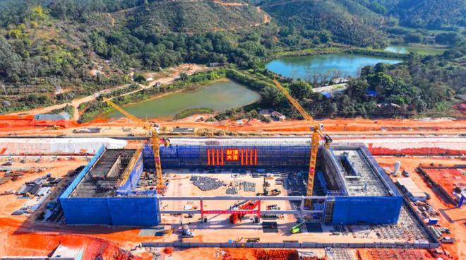 Kaiyun（中国体育）：广湛高铁新兴南站混凝土主体结构顺利封顶(图2)