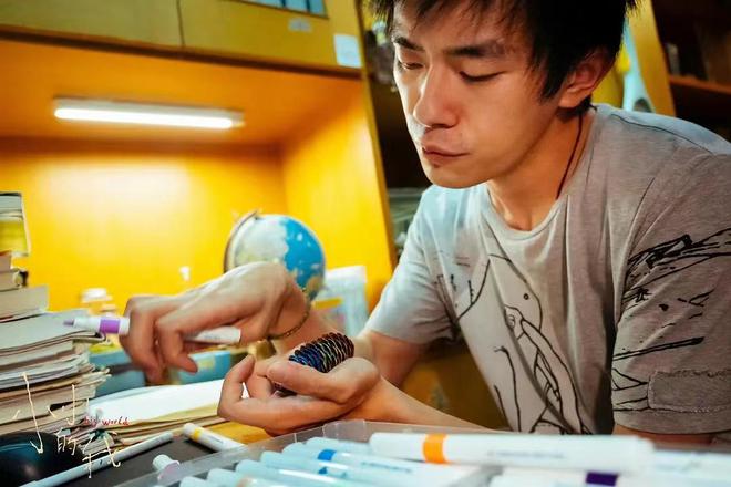 易烊千玺《小小的我》：再渺小再破碎的都是完整的我(图1)