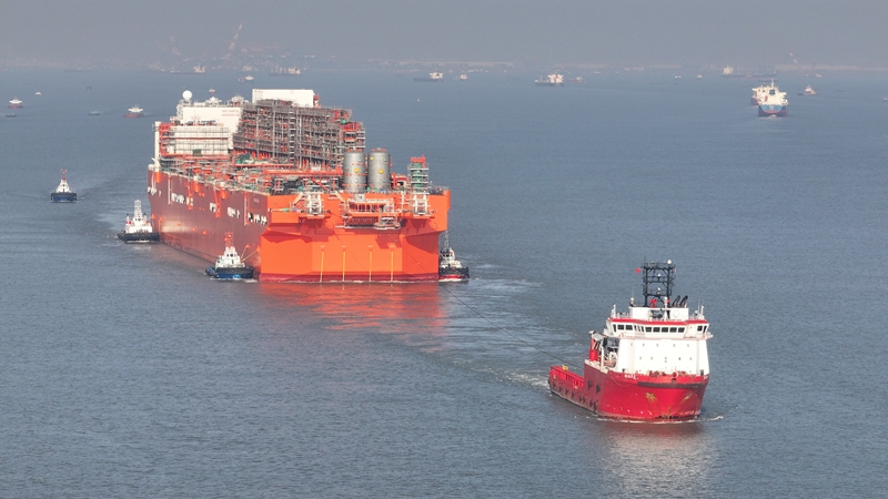 江苏：大型浮式天然气液化装置顺利出江(图3)