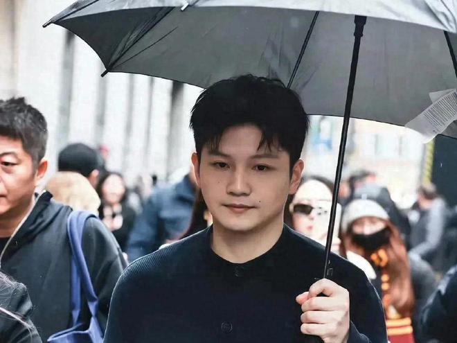 真牛！樊振东成阿玛尼大合影中唯一亚洲人站C位力压欧美群星(图4)