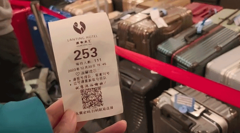Kaiyun（中国体育）：尔滨网红洗浴中心爆满！搓澡师傅：两天两夜没睡搓澡巾搓冒烟儿(图5)