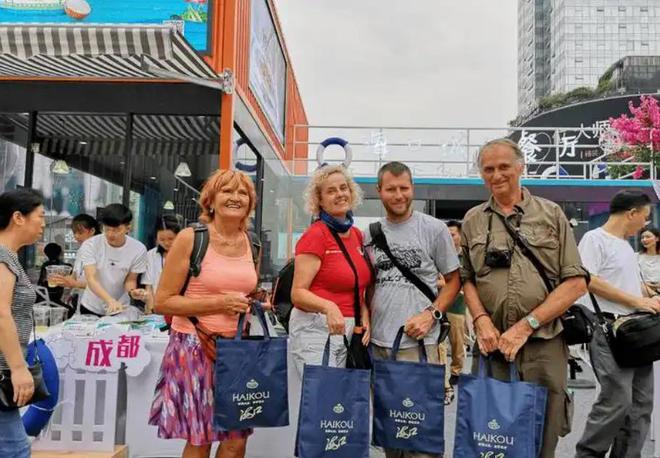 风向彻底变了！第一批来华免签的外国人回国后开始茶不思饭不想(图4)