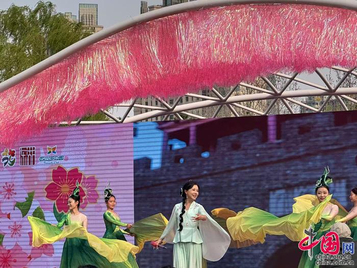 北京朝阳花园节启幕北小河公园举办春日狂欢游园活动(图1)