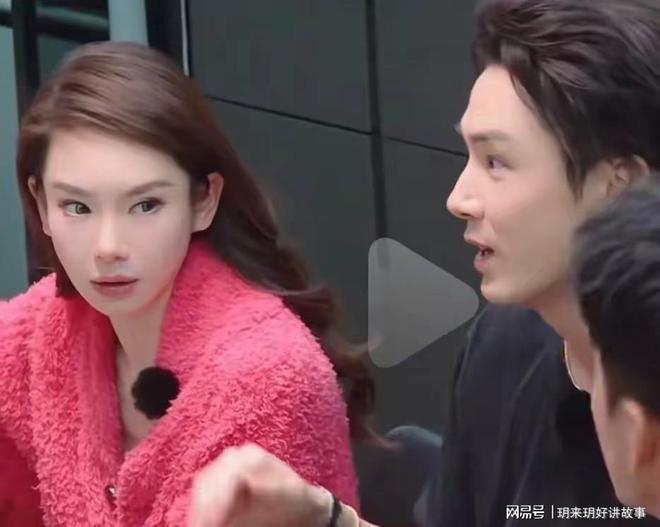 戚薇自曝医美过度险毁容！268亿围观背后她这波操作比甄嬛还绝(图1)