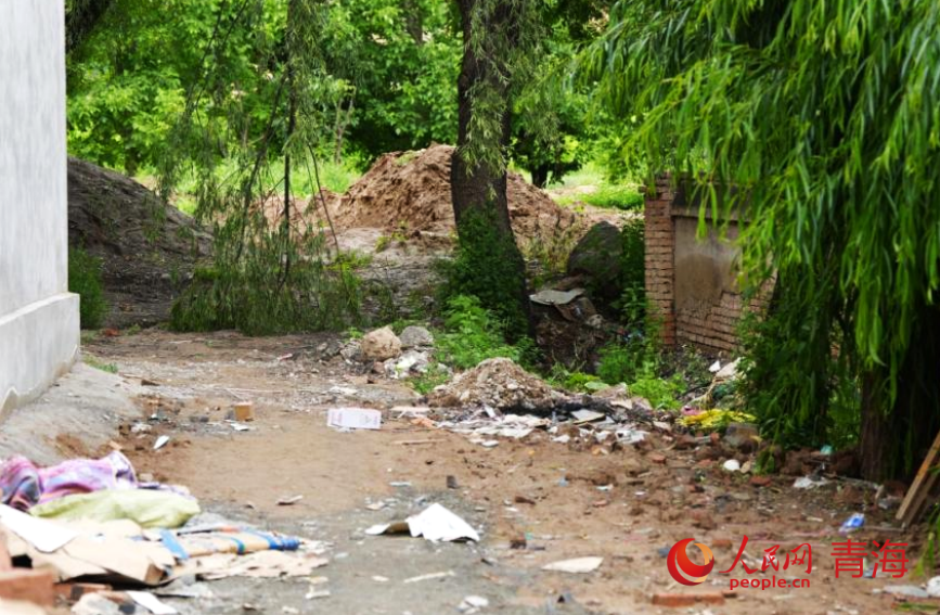 人民直击丨青海尖扎：向美蝶变的乡村环境整治“打几折”？(图2)