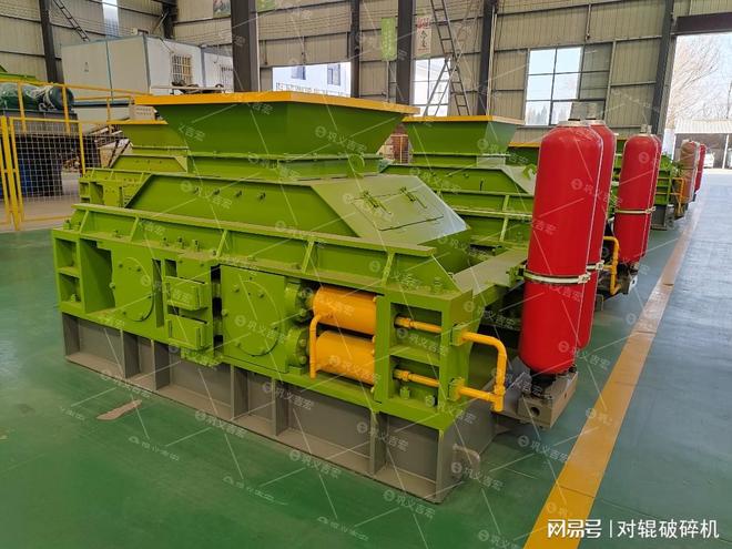 自制建筑用沙一台对辊破碎机就能搞定(图2)