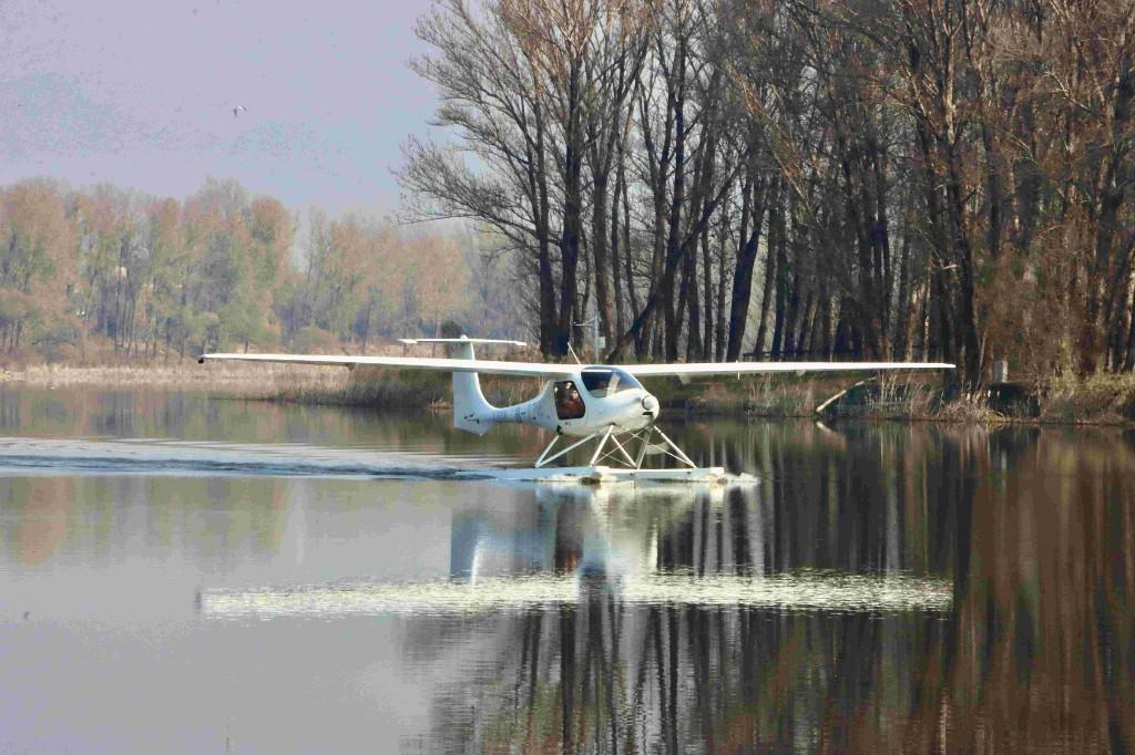 Kaiyun（中国体育）：全球首款浮筒式双座水上电动飞机亮相北京延庆生态护渔效率提升50倍(图2)