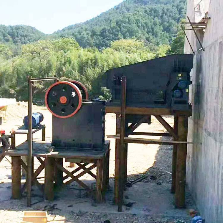 Kaiyun（中国体育）：石灰石采石场破碎设备河卵石石灰石碎石机石子厂破碎设备(图1)