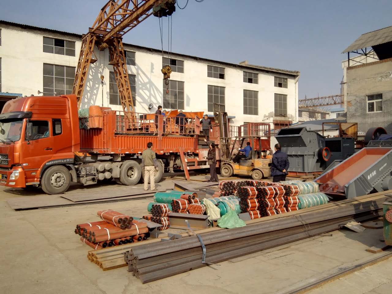 锤式碎石机(图1)