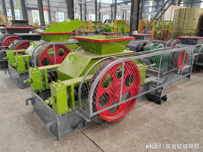 内蒙古久鼎材料取得高岭土加工用冲击式破碎机专利利于进行配合抛出轮进行高效的高岭土冲击破碎工作(图3)